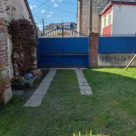 Holiday home Maison Avec Jardin Clos Proche Rouen *