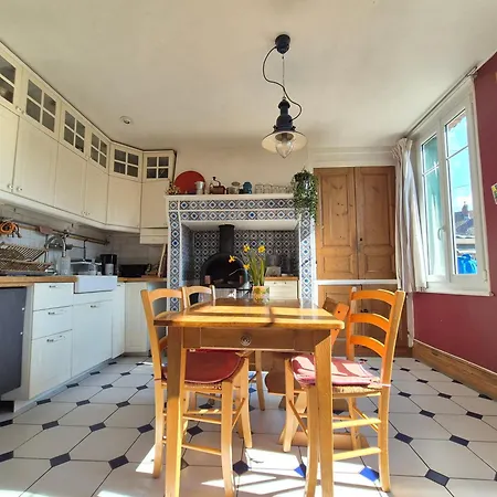 Holiday home Maison Avec Jardin Clos Proche Rouen Sotteville-les-Rouen
