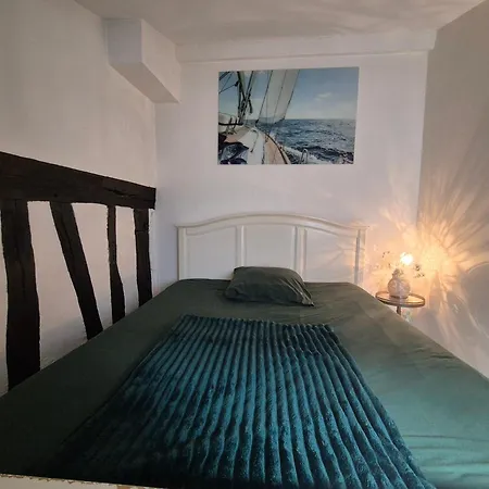 Holiday home Maison Avec Jardin Clos Proche Rouen *