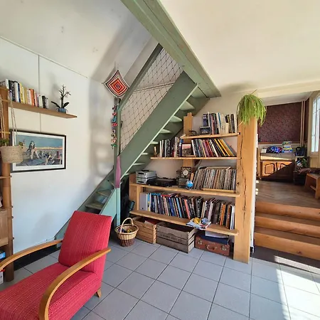 Holiday home Maison Avec Jardin Clos Proche Rouen *